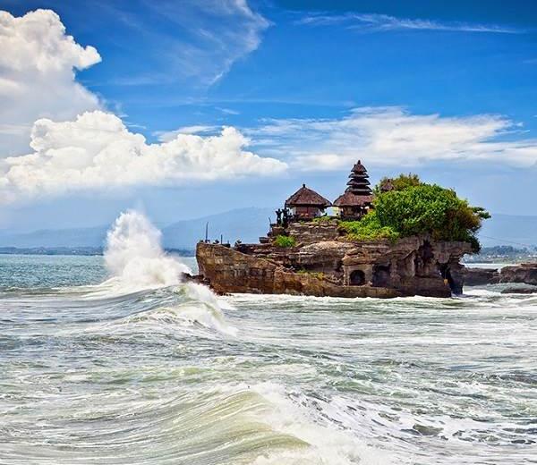 Der Purah Tanah Lot (Meerestempel) muss bei einer Asien Kreuzfahrt in den Reiseplan mit aufgenommen werden. 